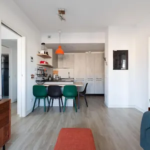 https://renovated-milano-politecnico-terrace-apt.italymilanhotels.net